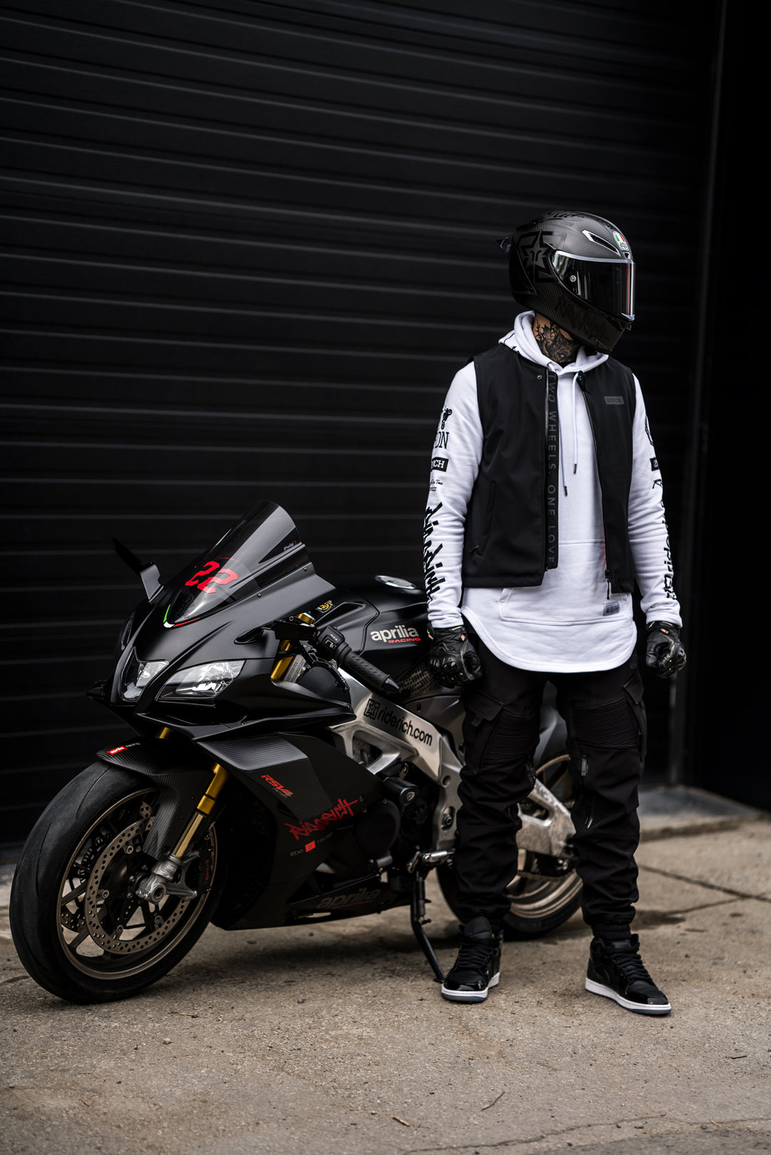 Scarboro™ Armoured Softshell Vest {Emblem/Black}