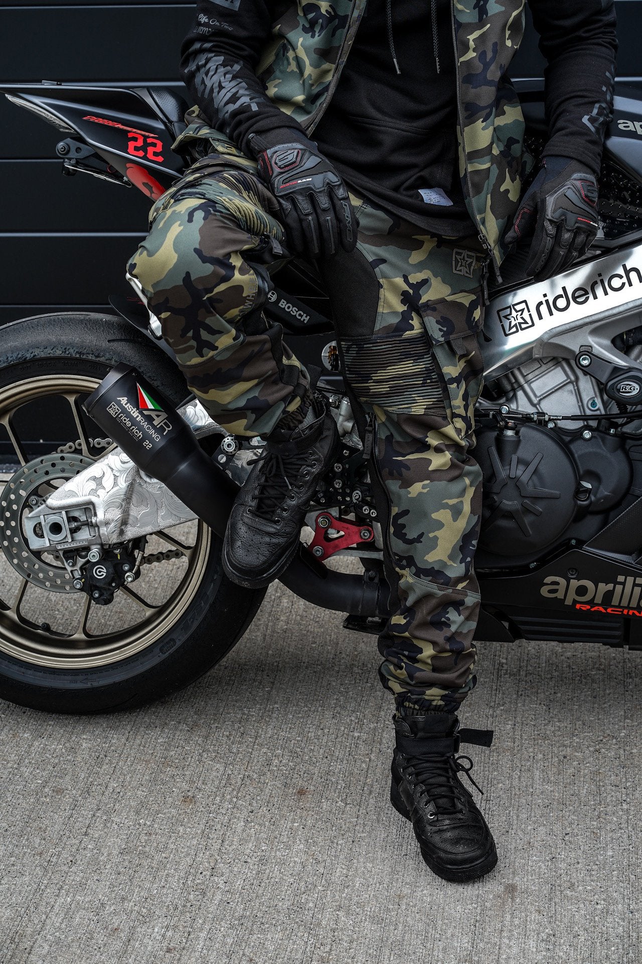 Scarboro™ Armoured Softshell Vest {Woodland Camo}