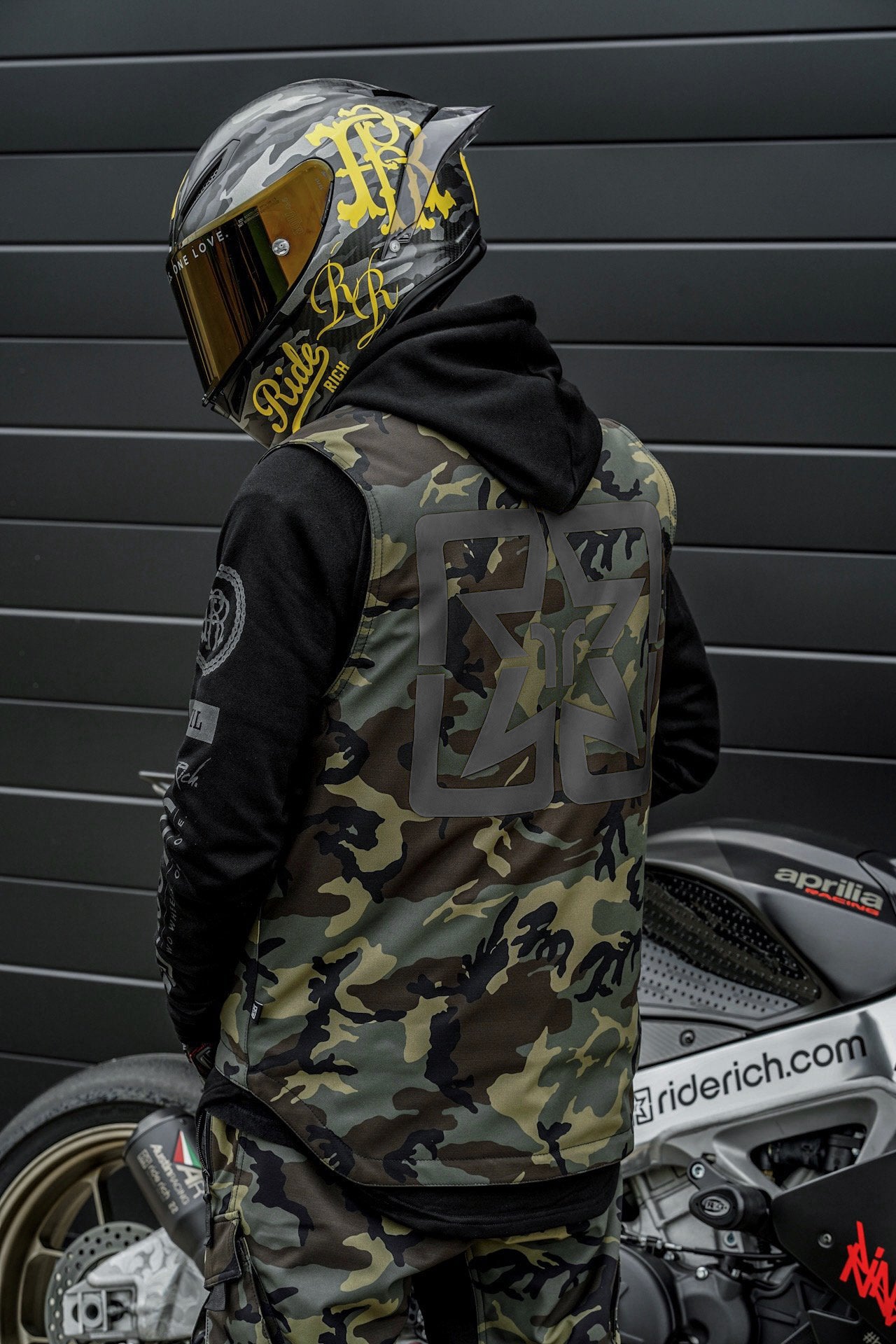 Scarboro™ Armoured Softshell Vest {Woodland Camo}