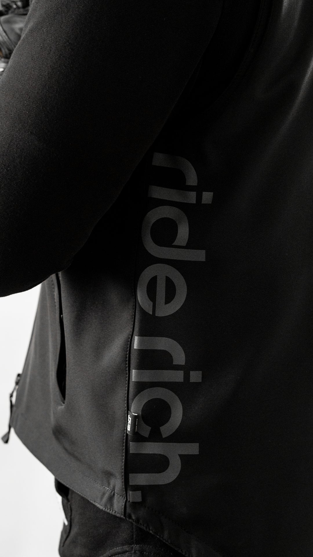 [Pre-Sale // Backorder] Scarboro™ Armoured Softshell Vest {Black}